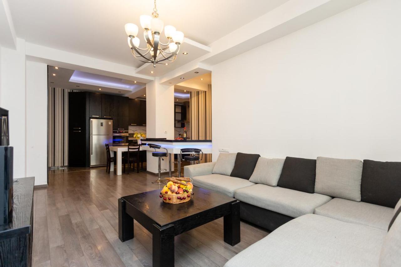 Two Bedroom Apartment In The City Center Tbilisi Buitenkant foto