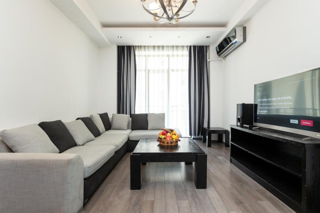Two Bedroom Apartment In The City Center Tbilisi Buitenkant foto