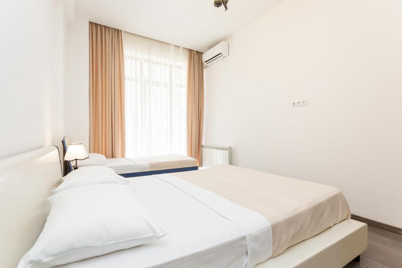 Two Bedroom Apartment In The City Center Tbilisi Buitenkant foto