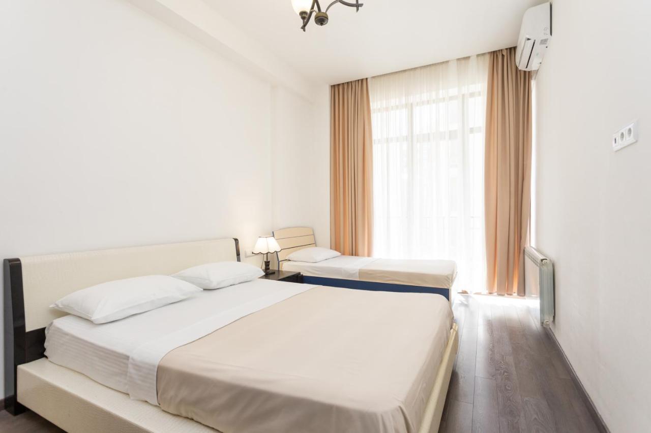 Two Bedroom Apartment In The City Center Tbilisi Buitenkant foto