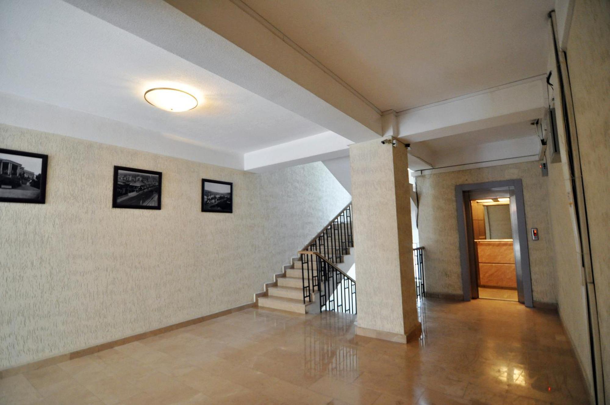Two Bedroom Apartment In The City Center Tbilisi Buitenkant foto